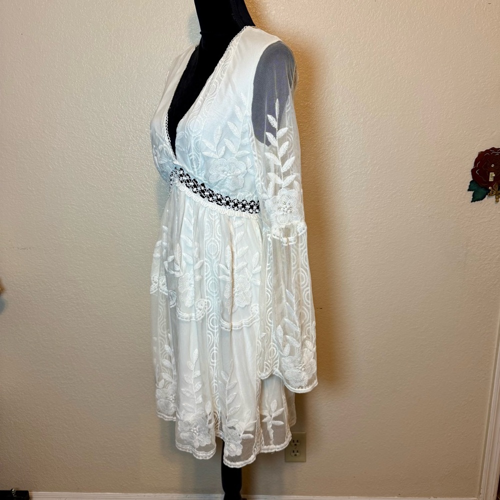 Southern Fried Chics White Lace Embroidered Mini Dress Bell Sleeve Size Large - Picture 6 of 15